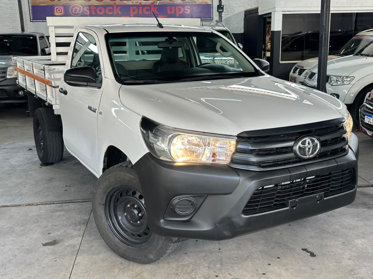 HILUX CARROCERIA DE MADEIRA 